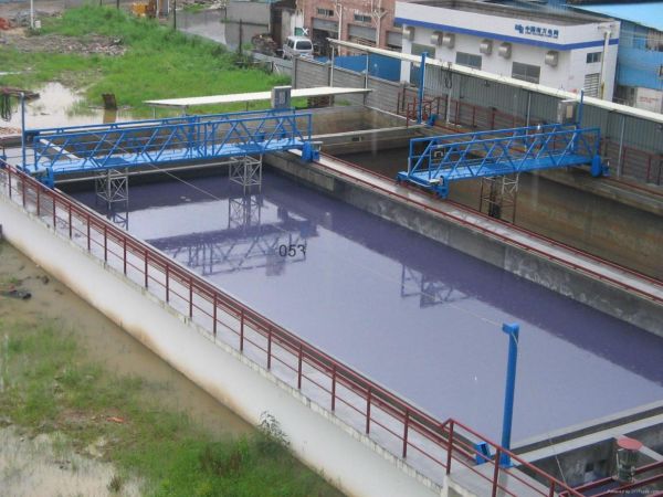 行車(chē)式刮吸泥機(jī)